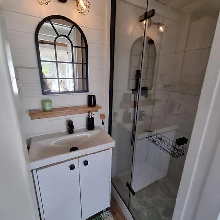 別荘 Nad Jeziorem Z Jacuzzi