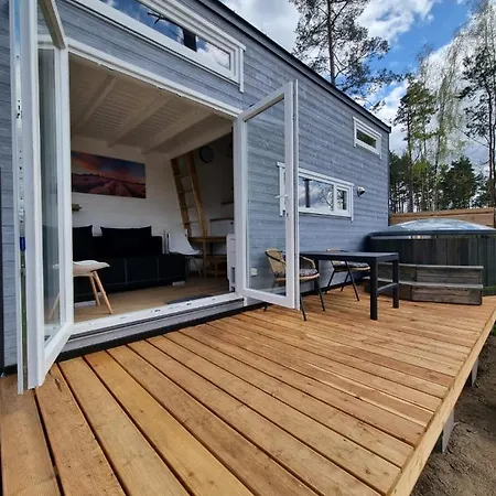 Nad Jeziorem Z Jacuzzi Semesterbostad