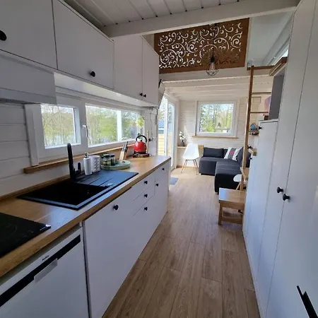 Nad Jeziorem Z Jacuzzi 別荘