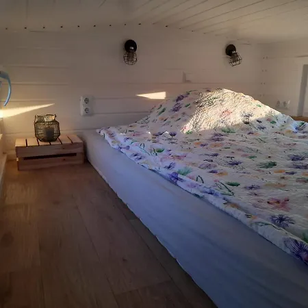 Nad Jeziorem Z Jacuzzi *