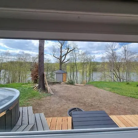 Nad Jeziorem Z Jacuzzi Semesterbostad