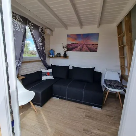 Nad Jeziorem Z Jacuzzi Semesterbostad