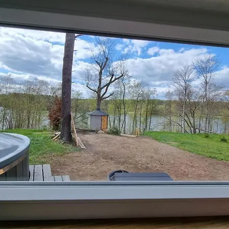Nad Jeziorem Z Jacuzzi Semesterbostad