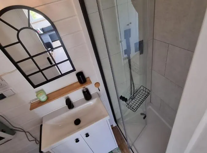 Nad Jeziorem Z Jacuzzi Feriehus