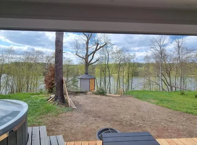 Nad Jeziorem Z Jacuzzi Feriehus