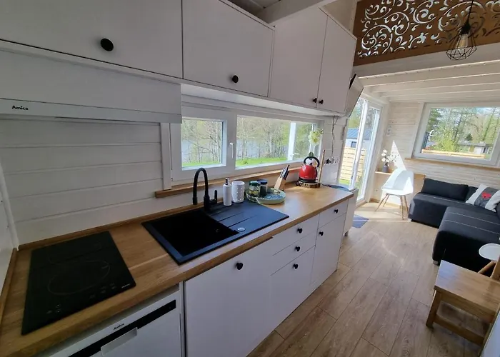 Nad Jeziorem Z Jacuzzi Feriehus *